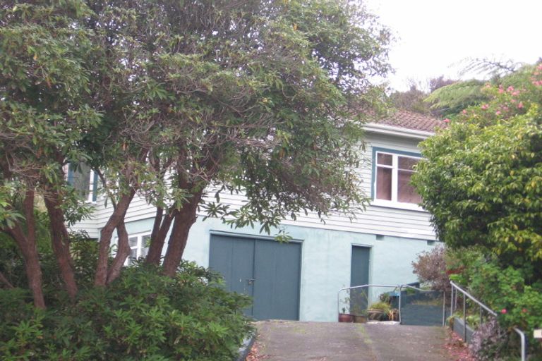 Photo of property in 5 Elena Place, Tawa, Wellington, 5028