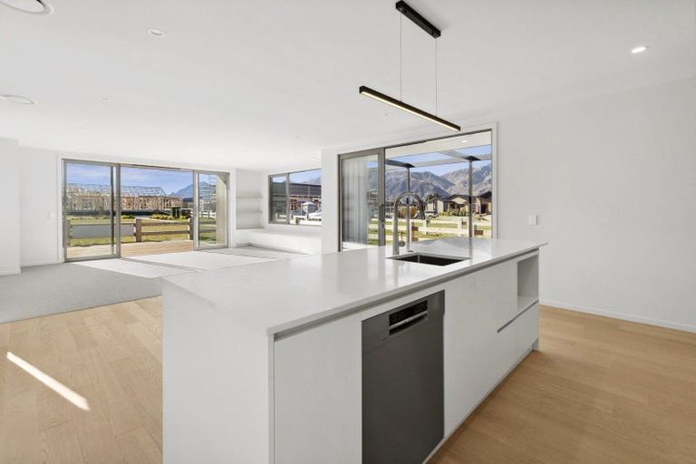 Photo of property in 146 Burdon Loop, Lake Hawea, 9382