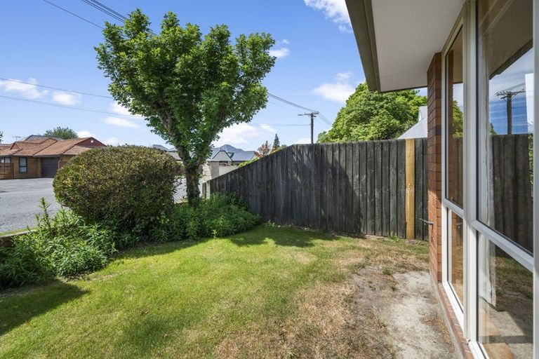 Photo of property in 2/9 Wittys Road, Avonhead, Christchurch, 8042
