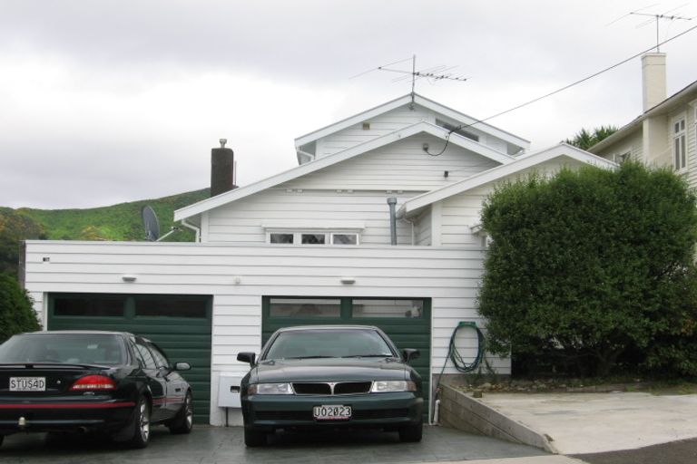 Photo of property in 48 Mills Road, Brooklyn, Wellington, 6021