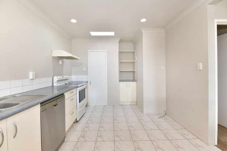 Photo of property in 22 Amorino Drive, Red Beach, 0932