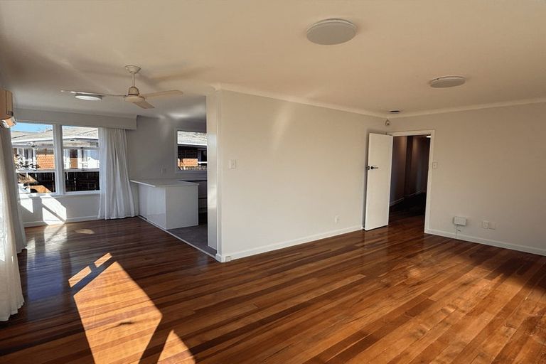 Photo of property in 61 Larnoch Road, Henderson, Auckland, 0610