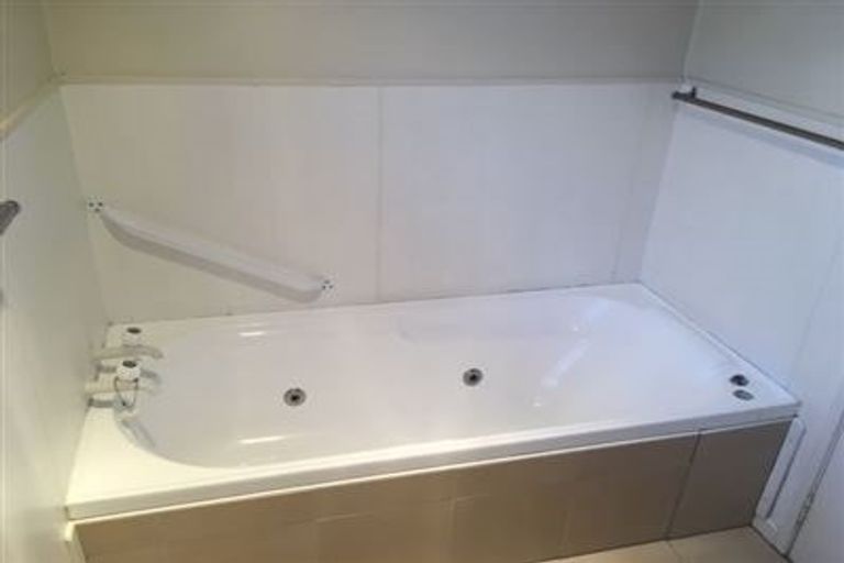 Photo of property in 25e Saltburn Road, Milford, Auckland, 0620