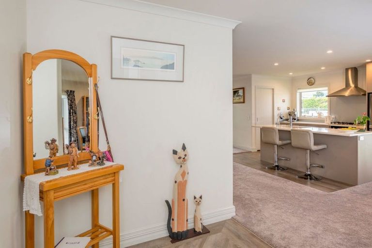 Photo of property in 2 Bridford Way, Paraparaumu, 5032