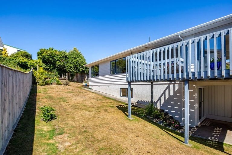 Photo of property in 6 Ettrick Grove, Papakowhai, Porirua, 5024