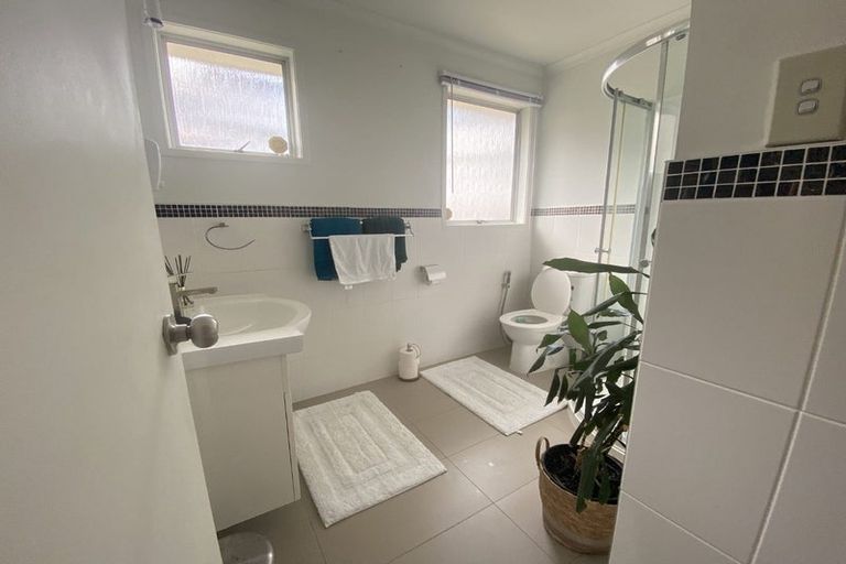 Photo of property in 34 Claverdon Drive, Massey, Auckland, 0614