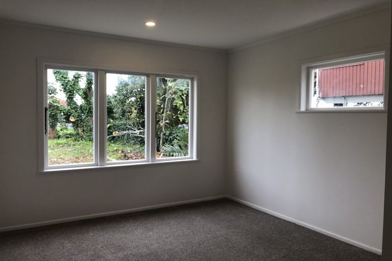 Photo of property in 180 Great North Road, Glendene, Auckland, 0612