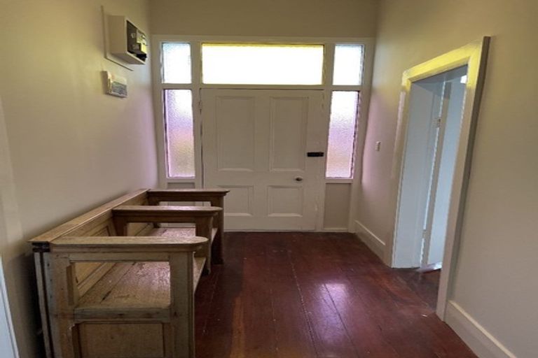 Photo of property in 92 Rolleston Street, Mount Cook, Wellington, 6021