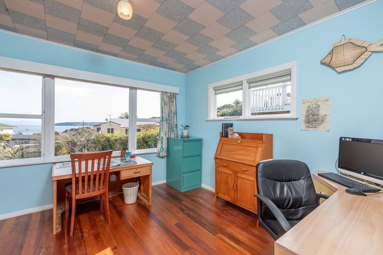 Photo of property in 5 Herewini Street, Titahi Bay, Porirua, 5022