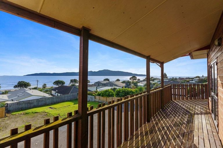 Photo of property in 128 Seaview Road, Paraparaumu Beach, Paraparaumu, 5032