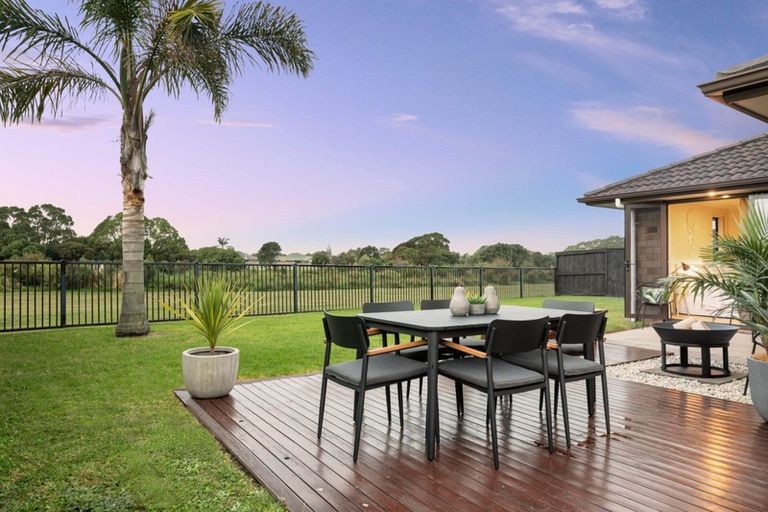 Photo of property in 44 Carrington Drive, Papamoa Beach, Papamoa, 3118