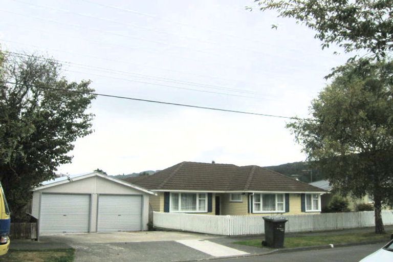 Photo of property in 11 Charles Street, Clouston Park, Upper Hutt, 5018