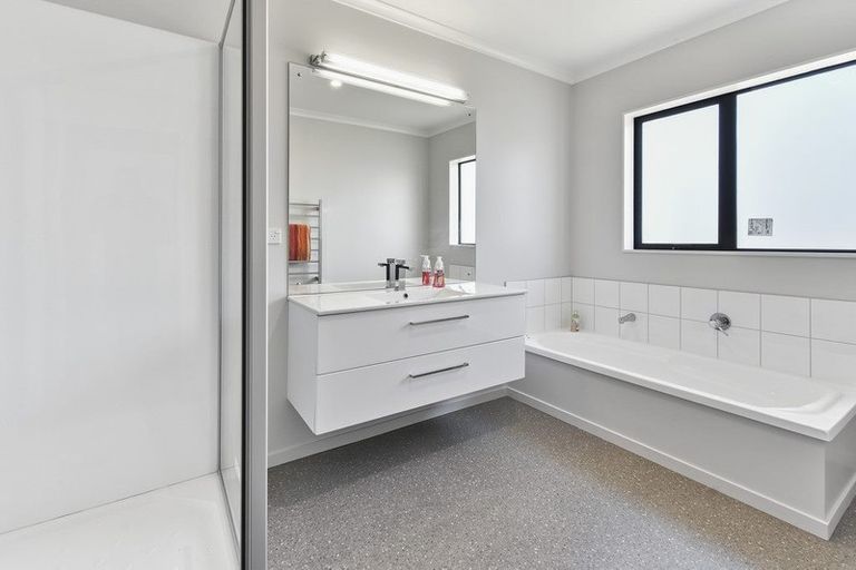 Photo of property in 13 Muirhill Place, Pokeno, 2402