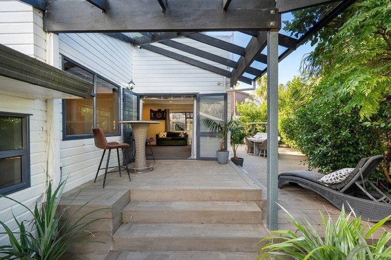 Photo of property in 2/16 Law Street, Torbay, Auckland, 0630