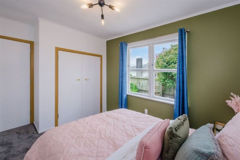 Photo of property in 6 Mazengarb Road, Paraparaumu Beach, Paraparaumu, 5032