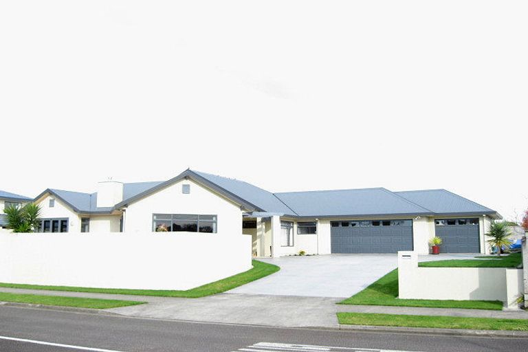 Photo of property in 4 Tupare Place, Highlands Park, New Plymouth, 4312