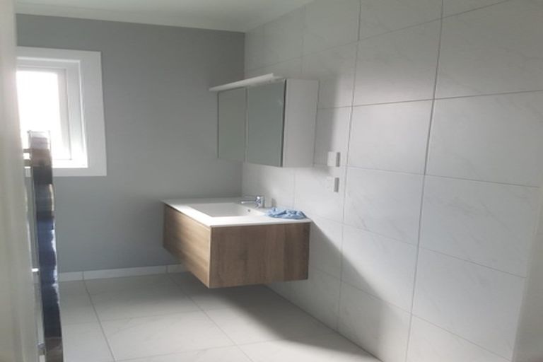 Photo of property in 37 Tauhinu Road, Miramar, Wellington, 6022