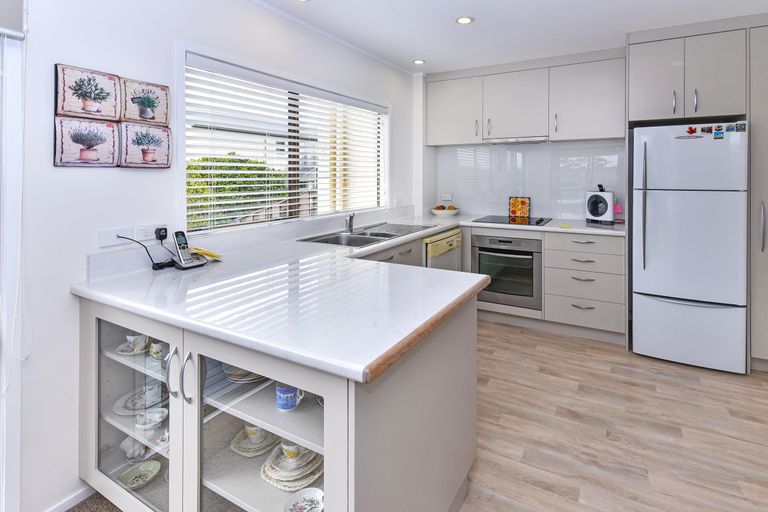 Photo of property in 2/12 Steeple Rise, Pakuranga, Auckland, 2010