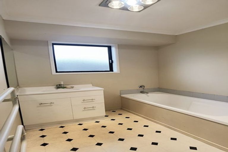 Photo of property in 77 Pitt Avenue, Clendon Park, Auckland, 2103