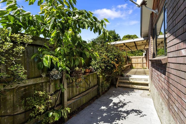Photo of property in 10a Park Avenue, Tawa, Wellington, 5028