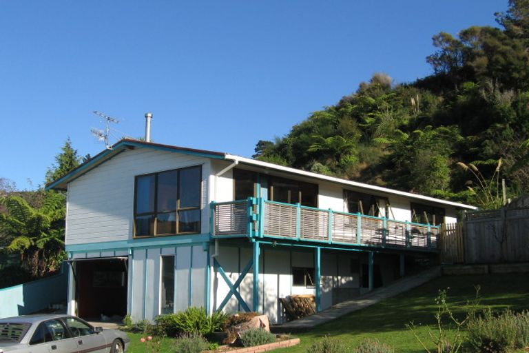 Photo of property in 7 Bogle Grove, Stokes Valley, Lower Hutt, 5019