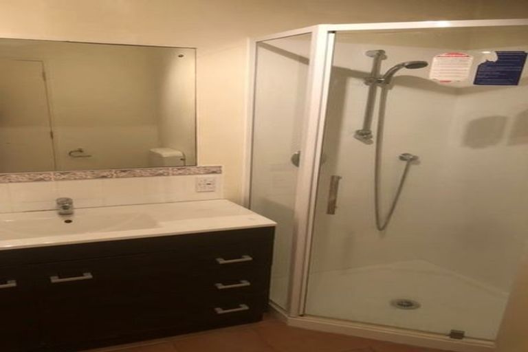 Photo of property in 2/26 Waratah Street, Birkenhead, Auckland, 0626