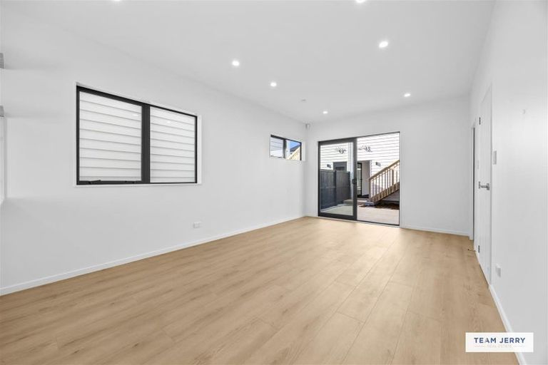 Photo of property in 30 Whare Kauri Road, Papakura, 2110