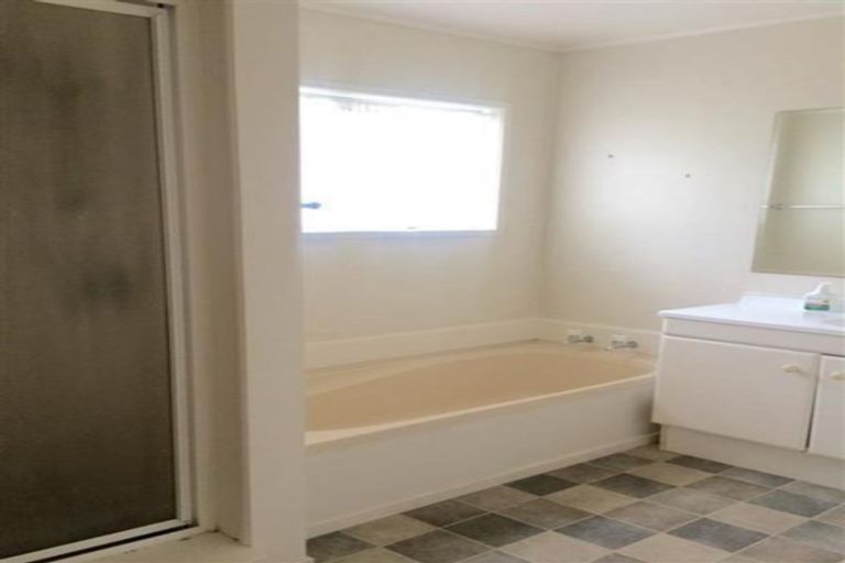 Photo of property in 19 Cottrell Place, Clendon Park, Auckland, 2103
