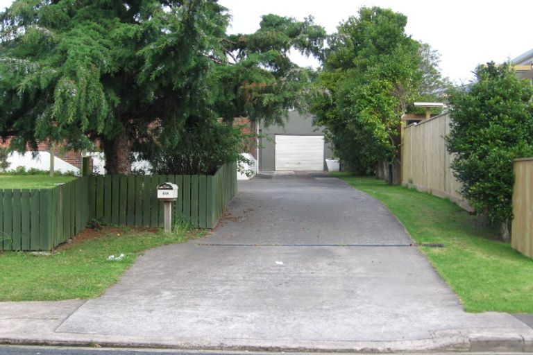 Photo of property in 61 Sylvan Crescent, Te Atatu South, Auckland, 0610