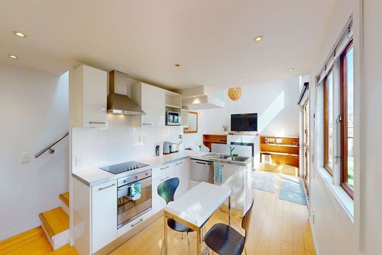 Photo of property in 13a Porritt Avenue, Mount Victoria, Wellington, 6011