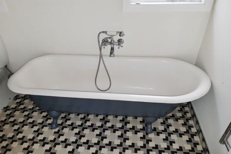 Photo of property in 110 Tiroroa Avenue, Te Atatu South, Auckland, 0610