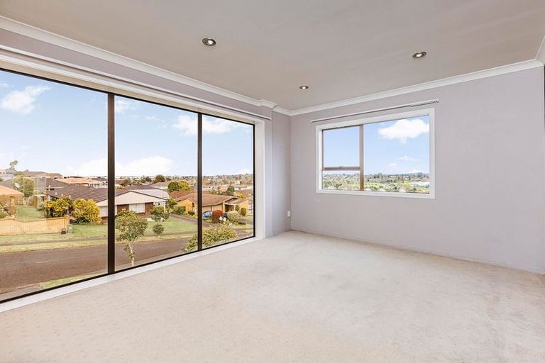 Photo of property in 69 Dalwhinnie Parade, Highland Park, Auckland, 2010