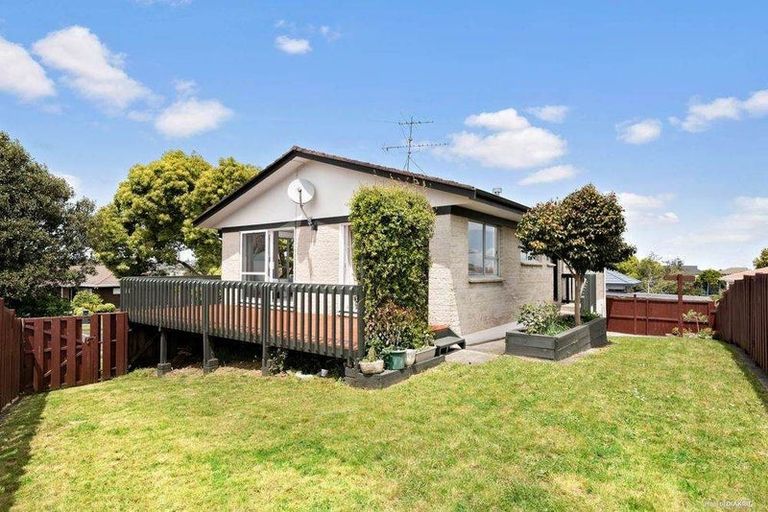 Photo of property in 1/31 Borrowdace Avenue, Botany Downs, Auckland, 2010