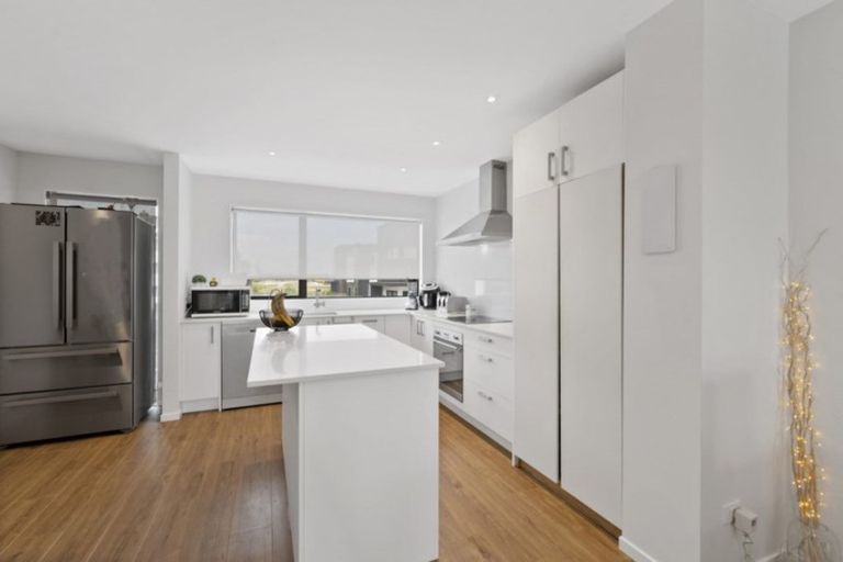 Photo of property in 10 Carder Court, Hobsonville, Auckland, 0618