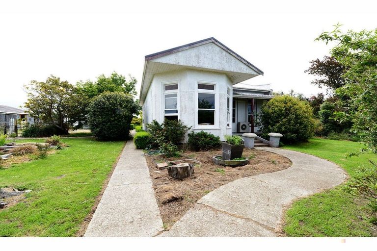Photo of property in 66 Timaru Road, Waimate, 7924