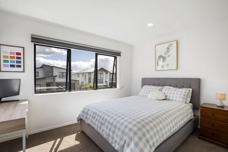 Photo of property in 7 Observation Green, Hobsonville, Auckland, 0616