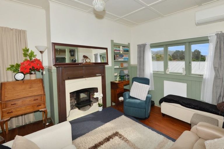 Photo of property in 2 Charles Street, Te Kamo, Whangarei, 0112