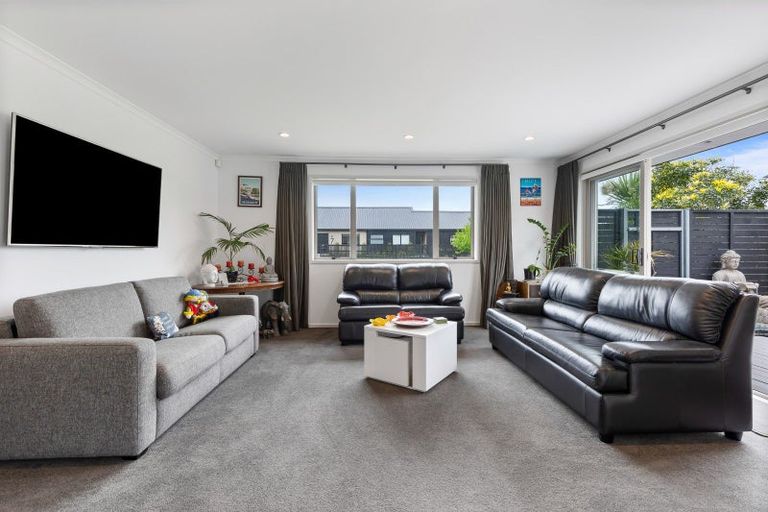 Photo of property in 12 Robert Might Road, Kumeu, 0810