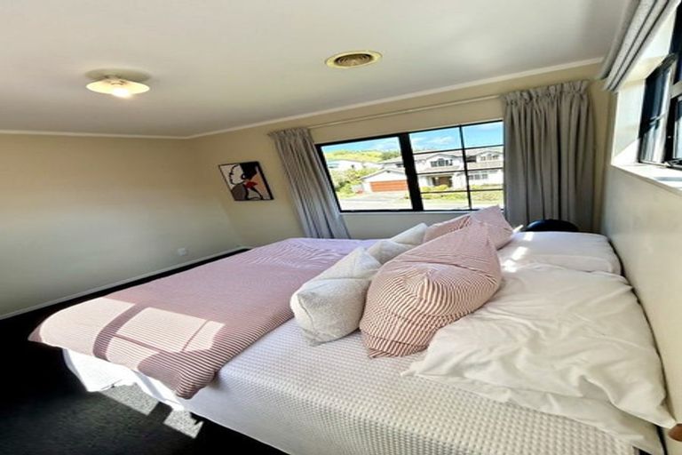 Photo of property in 13 Kilkelly Close, Tawa, Wellington, 5028