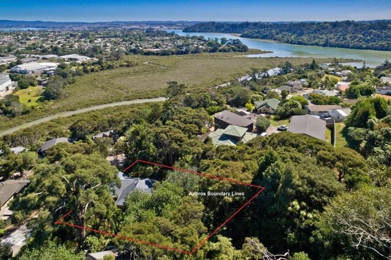 Photo of property in 98 Pemberton Avenue, Bayview, Auckland, 0629