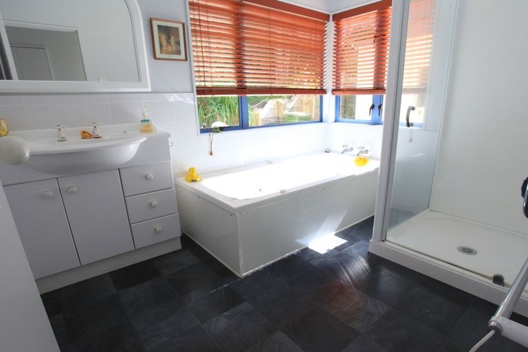 Photo of property in 17 Cambrae Road, Raglan, 3225