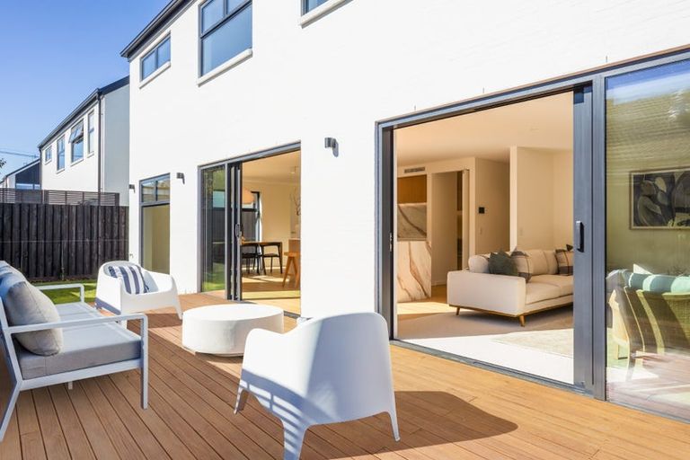 Photo of property in 2/17 Hewitts Road, Merivale, Christchurch, 8014