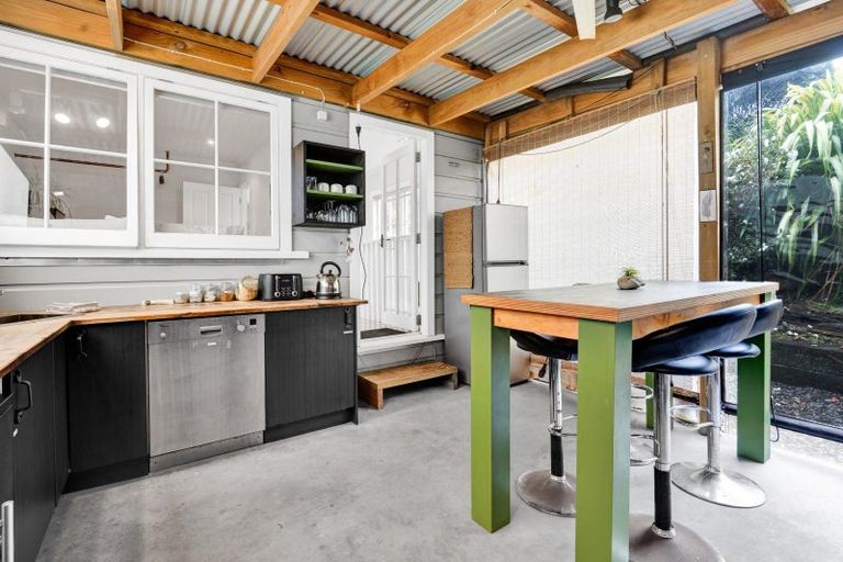 Photo of property in 35 Belt Road, Moturoa, New Plymouth, 4310