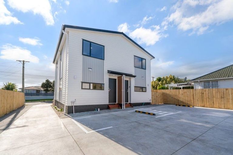 Photo of property in 5/3 Royal View Road, Te Atatu South, Auckland, 0610