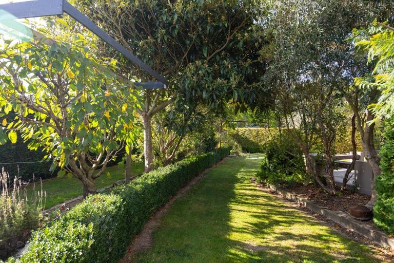 Photo of property in 45 Waicola Drive, Fitzherbert, Palmerston North, 4471