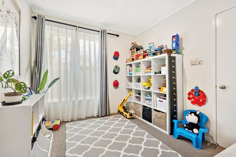 Photo of property in 47 Lysander Crescent, Beach Haven, Auckland, 0626