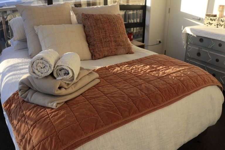 Photo of property in 2 Ara Paripari, Tawa, Wellington, 5028