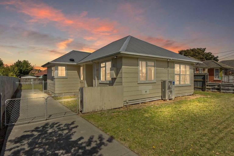 Photo of property in 18 Paddington Street, Northcote, Christchurch, 8052