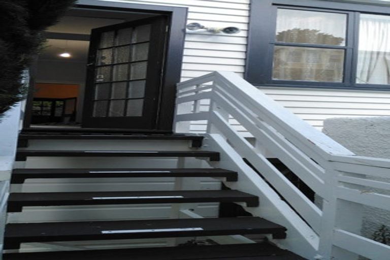 Photo of property in 61 Rolleston Street, Mount Cook, Wellington, 6021