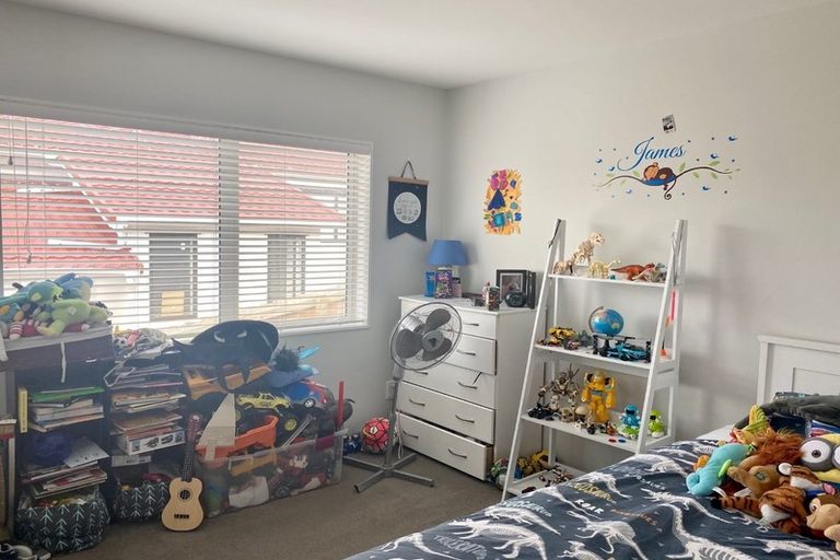 Photo of property in 18 Breenagh Place, Massey, Auckland, 0614